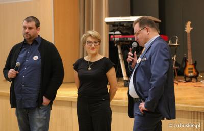 Marszałek Elżbieta Anna Polak na Dniu Kobiet w urzędzie marszałkowskim 