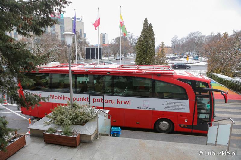 Krwiobus pod urzędem marszałkowskim