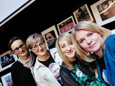 Uczestniczki panelu  „Samorząd przyjazny kobietom – co to oznacza w praktyce?”: marszałkini Elżbieta Anna Polak, Dorota Zmarzlak – wójtka gminy Izabelin, Sylwia Bielawska – wiceprezydentka miasta Wałbrzych i Dorota Łoboda – członkini Rady Miasta Stołecznego Warszawy. 