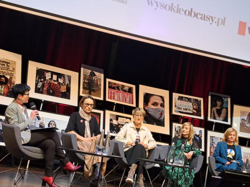 W piątek, 10 marca 2023 r., w Gdańsku odbywa się gala plebiscytu "Po jej stronie. Samorząd przyjazny kobietom". W wydarzeniu bierze udział lubuska marszałkini Elżbieta Anna Polak. W trakcie gali zostaną wręczone nagrody dla samorządów, które najlepiej wspierają obywatelki i obywateli. Częścią wydarzenia była debata samorządowców, rad kobiet i liderek, które działają w swoich miejscowościach. Marszałkini Elżbieta Anna Polak zabrała głos w panelu dyskusyjnym „Samorząd przyjazny kobietom – co to oznacza w praktyce?”. W rozmowie wzięły też udział: Dorota Zmarzlak – wójtka gminy Izabelin, Sylwia Bielawska – wiceprezydentka miasta Wałbrzych i Dorota Łoboda – członkini Rady Miasta Stołecznego Warszawy. Debatę poprowadziła Paulina Skalnicka z "Gazety Wyborczej".