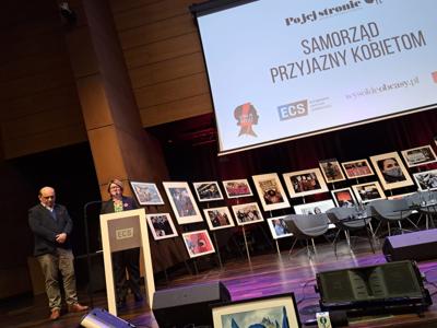 W piątek, 10 marca 2023 r., w Gdańsku odbywa się gala plebiscytu "Po jej stronie. Samorząd przyjazny kobietom". W wydarzeniu bierze udział lubuska marszałkini Elżbieta Anna Polak. W trakcie gali zostaną wręczone nagrody dla samorządów, które najlepiej wspierają obywatelki i obywateli. Częścią wydarzenia była debata samorządowców, rad kobiet i liderek, które działają w swoich miejscowościach. Marszałkini Elżbieta Anna Polak zabrała głos w panelu dyskusyjnym „Samorząd przyjazny kobietom – co to oznacza w praktyce?”. W rozmowie wzięły też udział: Dorota Zmarzlak – wójtka gminy Izabelin, Sylwia Bielawska – wiceprezydentka miasta Wałbrzych i Dorota Łoboda – członkini Rady Miasta Stołecznego Warszawy. Debatę poprowadziła Paulina Skalnicka z "Gazety Wyborczej".