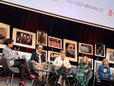 W piątek, 10 marca 2023 r., w Gdańsku odbywa się gala plebiscytu "Po jej stronie. Samorząd przyjazny kobietom". W wydarzeniu bierze udział lubuska marszałkini Elżbieta Anna Polak. W trakcie gali zostaną wręczone nagrody dla samorządów, które najlepiej wspierają obywatelki i obywateli. Częścią wydarzenia była debata samorządowców, rad kobiet i liderek, które działają w swoich miejscowościach. Marszałkini Elżbieta Anna Polak zabrała głos w panelu dyskusyjnym „Samorząd przyjazny kobietom – co to oznacza w praktyce?”. W rozmowie wzięły też udział: Dorota Zmarzlak – wójtka gminy Izabelin, Sylwia Bielawska – wiceprezydentka miasta Wałbrzych i Dorota Łoboda – członkini Rady Miasta Stołecznego Warszawy. Debatę poprowadziła Paulina Skalnicka z "Gazety Wyborczej".
