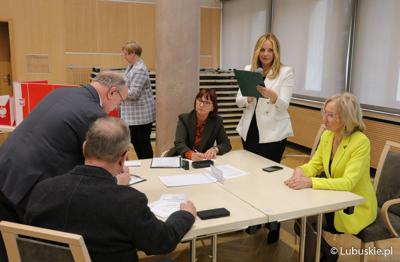 Głosowania nad wnioskiem o odwołanie przewodniczącego Sejmiku Wacława Maciuszonka 