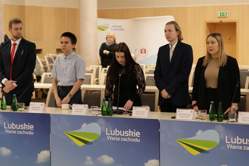 Młodzi radni podczas II sesji Młodzieżowego Sejmiku Województwa
