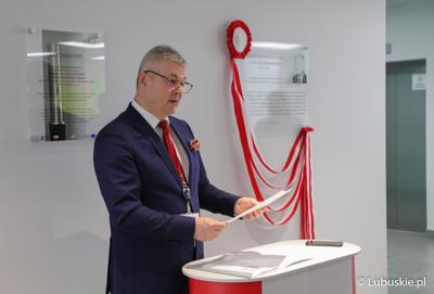 Prezes Szpitala Uniwersyteckiego w Zielonej Górze Marek Działoszyński przemawia podczas uroczystości nadania Centrum Zdrowia Matki i Dziecka w Zielonej Górze imienia Zbysława Kopyścia – wieloletniego ordynatora zielonogórskiej pediatrii.