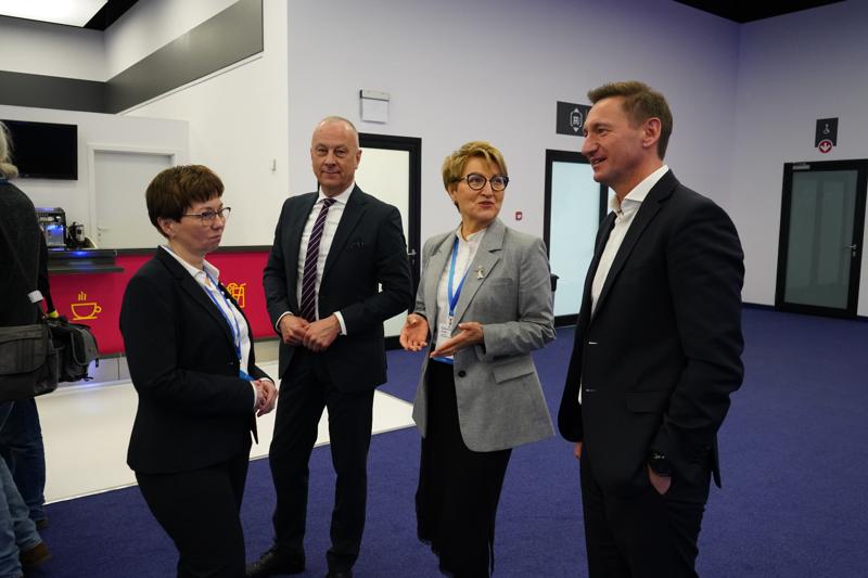 Konwent Marszałków Województw RP w Poznaniu. Na zdjęciu lubuska marszałek Elżbieta Anna Polak, członek zarządu województwa lubuskiego Marcin Jabłoński i marszałek województwa zachodniopomorskiego Olgierd Geblewicz.