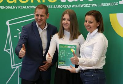 21 marca 2023 r. w Urzędzie Marszałkowskim Województwa Lubuskiego w Zielonej Górze odbyło się uroczyste wręczenie dyplomów stypendystom projektu Lubuskie Talenty - Program Stypendialny oraz Lubuscy Zawodowcy współfinansowanych ze środków Europejskiego Funduszu Społecznego w ramach Regionalnego Programu Operacyjnego - Lubuskie 2020