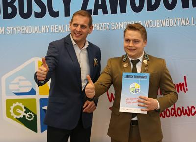 21 marca 2023 r. w Urzędzie Marszałkowskim Województwa Lubuskiego w Zielonej Górze odbyło się uroczyste wręczenie dyplomów stypendystom projektu Lubuskie Talenty - Program Stypendialny oraz Lubuscy Zawodowcy współfinansowanych ze środków Europejskiego Funduszu Społecznego w ramach Regionalnego Programu Operacyjnego - Lubuskie 2020