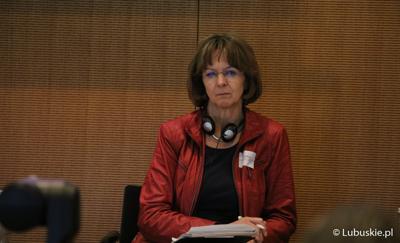 Uczestniczka konferencji we Frankfurcie nad Odrą dotyczącej przyszłości Odry w kontekście zabezpieczenia jej przed powtórną katastrofą ekologiczną. 