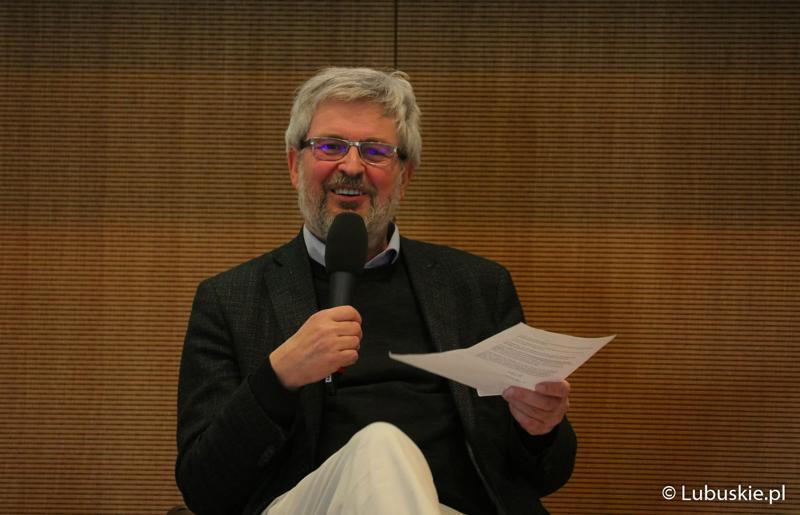 Uczestnik konferencji we Frankfurcie nad Odrą dotyczącej przyszłości Odry w kontekście zabezpieczenia jej przed powtórną katastrofą ekologiczną.