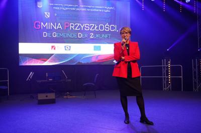 Jak zmieniła się gmina Krosno Odrz. na przestrzeni ostatnich kilku lat? Jaka przyszłość czeka lokalny samorząd? W poniedziałek 27 marca 2023 r. w Krośnie Odrz. odbyło się wydarzenie pod nazwą "Gmina Przyszłości". Wzięła w nim udział marszałek Elżbieta Anna Polak.