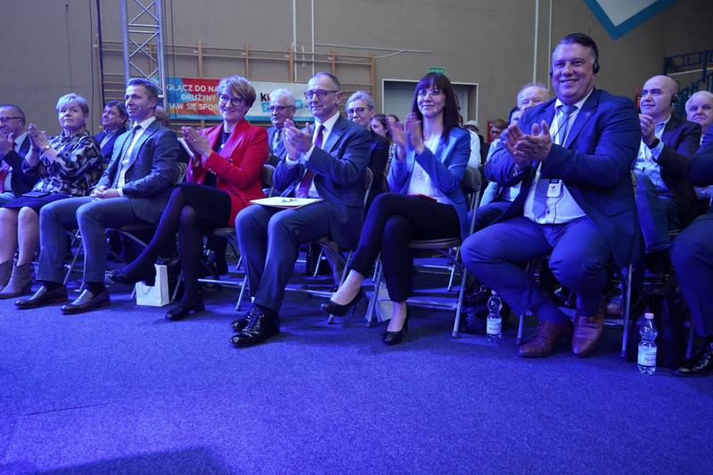 Jak zmieniła się gmina Krosno Odrz. na przestrzeni ostatnich kilku lat? Jaka przyszłość czeka lokalny samorząd? W poniedziałek 27 marca 2023 r. w Krośnie Odrz. odbyło się wydarzenie pod nazwą "Gmina Przyszłości". Wzięła w nim udział marszałek Elżbieta Anna Polak.