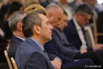 Uczestnicy konferencji pt. „Polska wieś popegeerowska po 30 latach transformacji” w Sali Kolumnowej Urzędu Marszałkowskiego Województwa Lubuskiego w Zielonej Górze