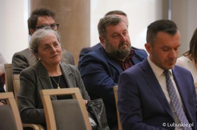 Uczestnicy konferencji pt. „Polska wieś popegeerowska po 30 latach transformacji” w Sali Kolumnowej Urzędu Marszałkowskiego Województwa Lubuskiego w Zielonej Górze