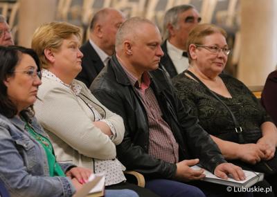 Uczestnicy konferencji pt. „Polska wieś popegeerowska po 30 latach transformacji” w Sali Kolumnowej Urzędu Marszałkowskiego Województwa Lubuskiego w Zielonej Górze