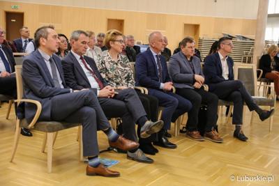 Uczestnicy konferencji pt. „Polska wieś popegeerowska po 30 latach transformacji” w Sali Kolumnowej Urzędu Marszałkowskiego Województwa Lubuskiego w Zielonej Górze