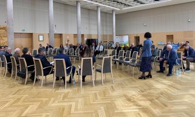 Uczestnicy konferencji pt. „Polska wieś popegeerowska po 30 latach transformacji” w Sali Kolumnowej Urzędu Marszałkowskiego Województwa Lubuskiego w Zielonej Górze