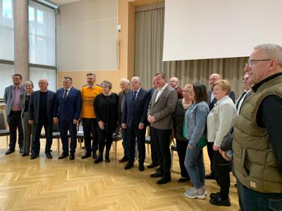 Uczestnicy konferencji pt. „Polska wieś popegeerowska po 30 latach transformacji” w Sali Kolumnowej Urzędu Marszałkowskiego Województwa Lubuskiego w Zielonej Górze