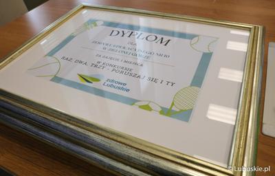 Dyplom dla laureatów konkursu "Raz, dwa, trzy – poruszaj się i TY"