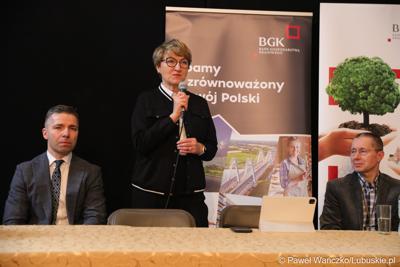 Marszałek Elżbieta Anna Polak podczas spotkania dla przedsiębiorców w ramach cyklu „Business & Breakfast” na Zamku Piastowskim w Krośnie Odrzańskim 