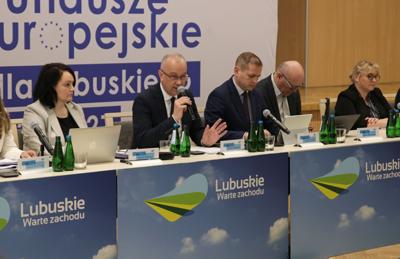 31 marca 2023 r. w Sali Kolumnowej w Urzędzie Marszałkowskim Województwa Lubuskiego odbyło się I posiedzenie Komitetu Monitorującego program Fundusze Europejskie dla Lubuskiego 2021-2027. 