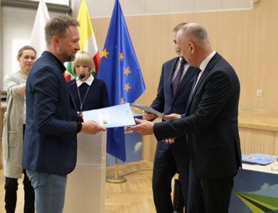 31 marca 2023 r. w Sali Kolumnowej w Urzędzie Marszałkowskim Województwa Lubuskiego odbyło się I posiedzenie Komitetu Monitorującego program Fundusze Europejskie dla Lubuskiego 2021-2027. 