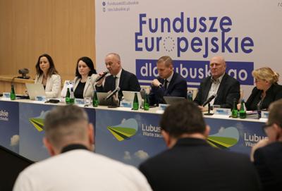 31 marca 2023 r. w Sali Kolumnowej w Urzędzie Marszałkowskim Województwa Lubuskiego odbyło się I posiedzenie Komitetu Monitorującego program Fundusze Europejskie dla Lubuskiego 2021-2027. 