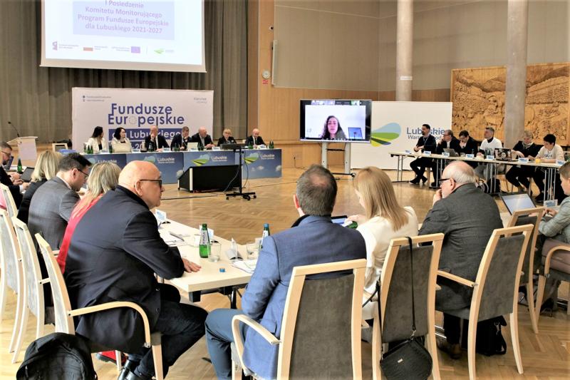 31 marca 2023 r. w Sali Kolumnowej w Urzędzie Marszałkowskim Województwa Lubuskiego odbyło się I posiedzenie Komitetu Monitorującego program Fundusze Europejskie dla Lubuskiego 2021-2027.