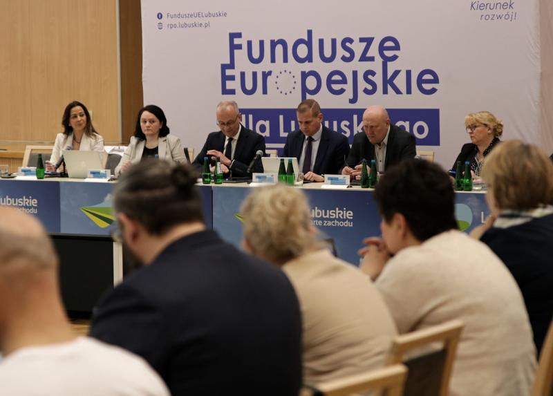 31 marca 2023 r. w Sali Kolumnowej w Urzędzie Marszałkowskim Województwa Lubuskiego odbyło się I posiedzenie Komitetu Monitorującego program Fundusze Europejskie dla Lubuskiego 2021-2027.