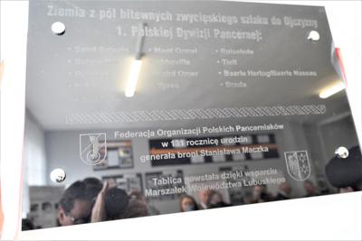 Obchody 131. rocznicy urodzin gen. Stanisława Maczka w Zespole Szkolno-Przedszkolnym nr 5 w Żaganiu, którego częścią jest Publiczna Szkoła Podstawowa nr 5 im. 1 Dywizji Pancernej pod dowództwem gen. S. Maczka