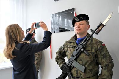 Obchody 131. rocznicy urodzin gen. Stanisława Maczka w Zespole Szkolno-Przedszkolnym nr 5 w Żaganiu, którego częścią jest Publiczna Szkoła Podstawowa nr 5 im. 1 Dywizji Pancernej pod dowództwem gen. S. Maczka