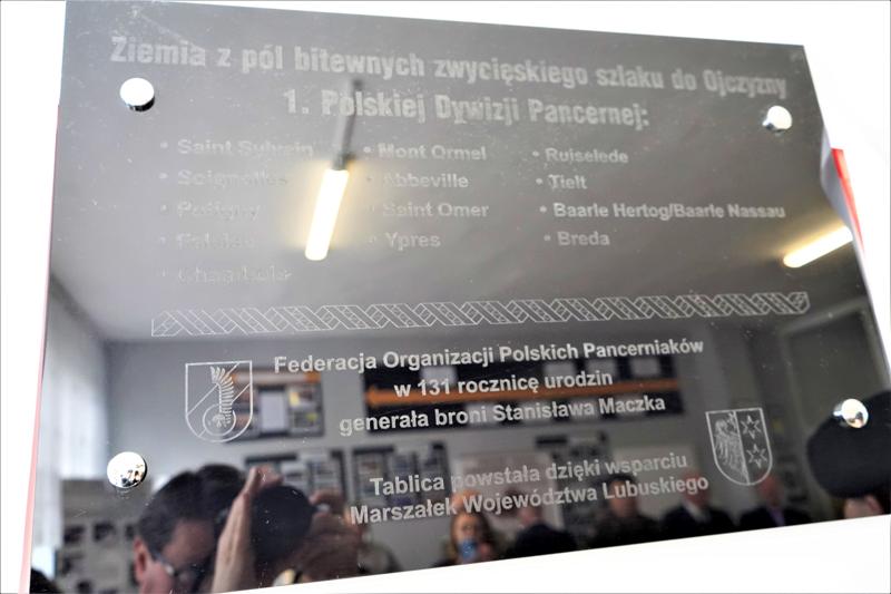 Obchody 131. rocznicy urodzin gen. Stanisława Maczka w Zespole Szkolno-Przedszkolnym nr 5 w Żaganiu, którego częścią jest Publiczna Szkoła Podstawowa nr 5 im. 1 Dywizji Pancernej pod dowództwem gen. S. Maczka