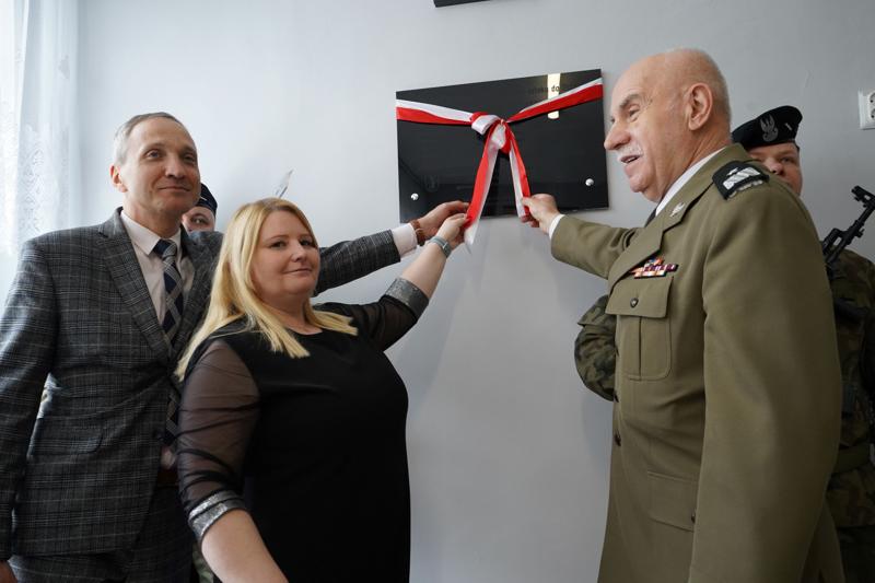 Obchody 131. rocznicy urodzin gen. Stanisława Maczka w Zespole Szkolno-Przedszkolnym nr 5 w Żaganiu, którego częścią jest Publiczna Szkoła Podstawowa nr 5 im. 1 Dywizji Pancernej pod dowództwem gen. S. Maczka