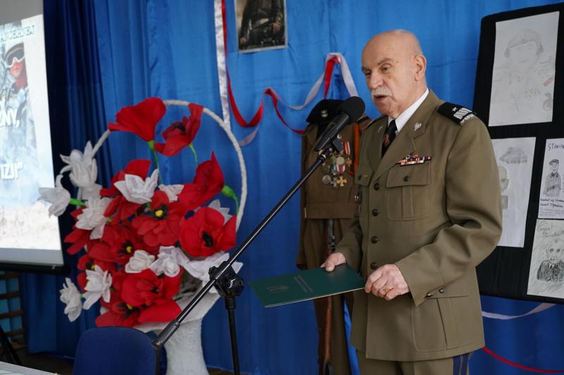 Obchody 131. rocznicy urodzin gen. Stanisława Maczka w Zespole Szkolno-Przedszkolnym nr 5 w Żaganiu, którego częścią jest Publiczna Szkoła Podstawowa nr 5 im. 1 Dywizji Pancernej pod dowództwem gen. S. Maczka