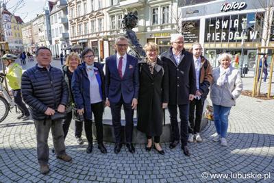 Zdjęcie przy pomniku Bachusa