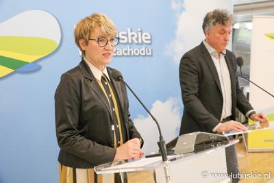 Konferencja prasowa dotycząca in vitro - Elżbieta Anna Polak i prezes firmy