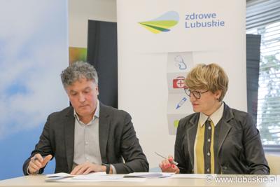 Konferencja prasowa dotycząca in vitro - podpisanie umowy