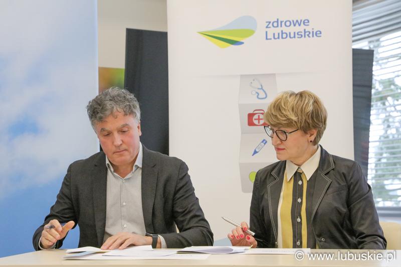 Konferencja prasowa dotycząca in vitro - podpisanie umowy