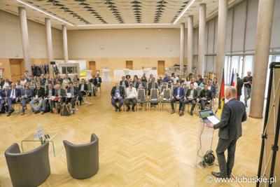 Konferencja RailBlu - przemawia M. Jabłoński