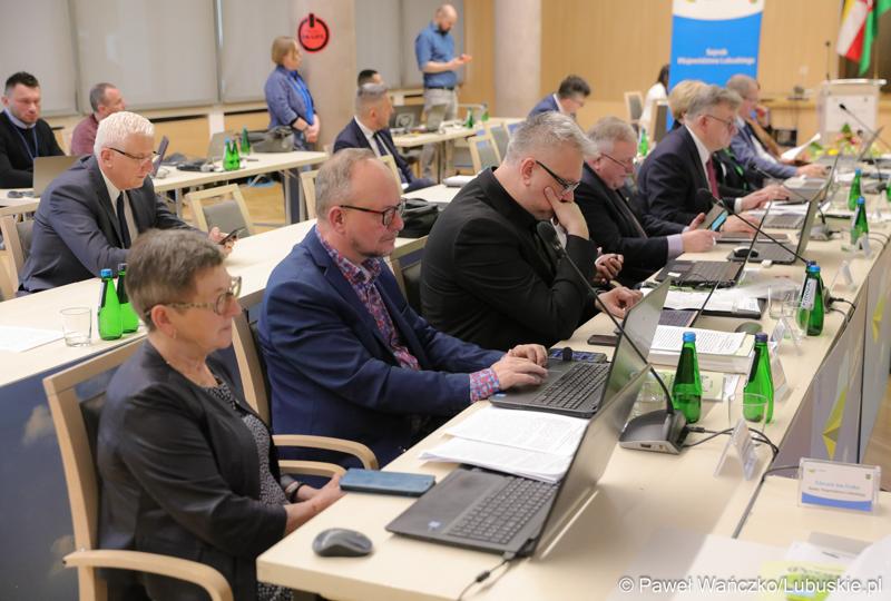 Radni podczas LII sesji Sejmiku Województwa Lubuskiego