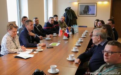 Wicemarszałek Łukasz Porycki gościł delegację strażaków z Burgundii, odbywających wizytę studyjną w województwie lubuskim. 