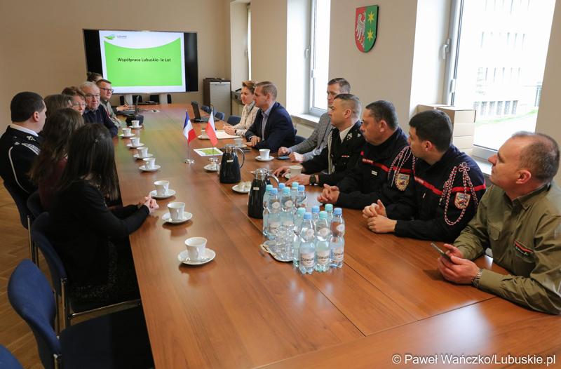 Wicemarszałek Łukasz Porycki gościł delegację strażaków z Burgundii, odbywających wizytę studyjną w województwie lubuskim.