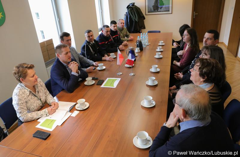 Wicemarszałek Łukasz Porycki gościł delegację strażaków z Burgundii, odbywających wizytę studyjną w województwie lubuskim.