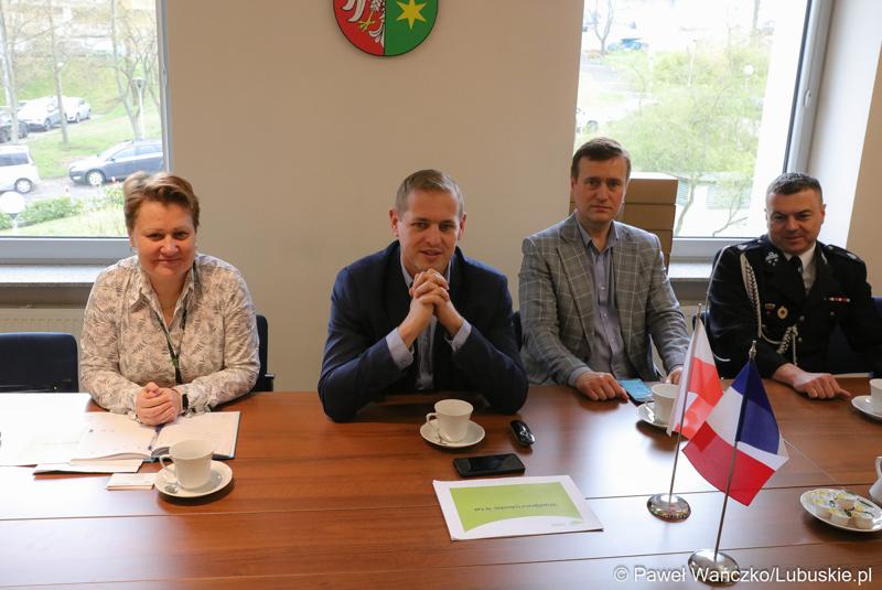 Wicemarszałek Łukasz Porycki gościł delegację strażaków z Burgundii, odbywających wizytę studyjną w województwie lubuskim.