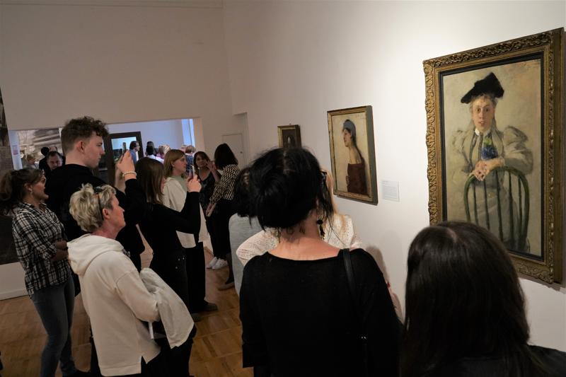 Wystawa „Olga Boznańska (1865–1940)” będzie czynna w Muzeum Ziemi Lubuskiej w Zielonej Górze do 20 sierpnia 2023 r. Na otwarcie ekspozycji 21 kwietnia 2023 r. przybyły tłumy