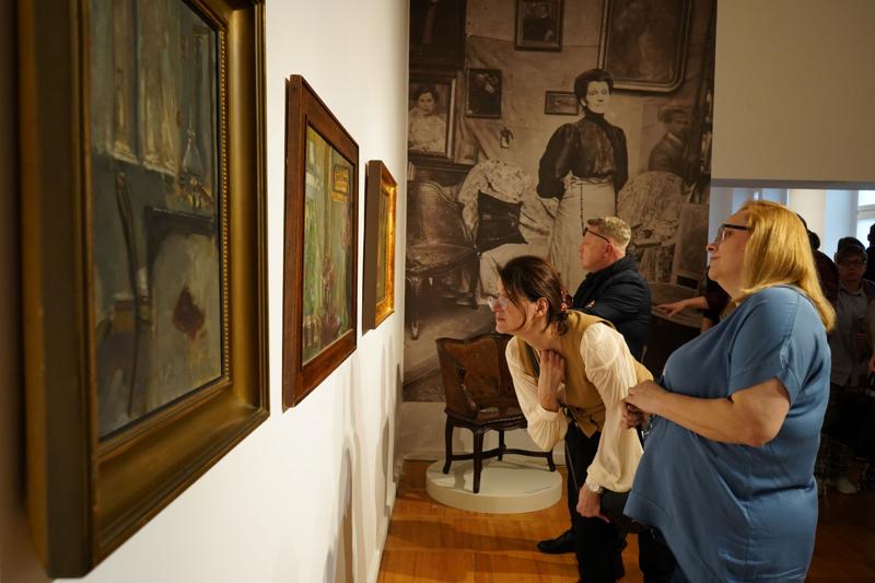 Wystawa „Olga Boznańska (1865–1940)” będzie czynna w Muzeum Ziemi Lubuskiej w Zielonej Górze do 20 sierpnia 2023 r. Na otwarcie ekspozycji 21 kwietnia 2023 r. przybyły tłumy