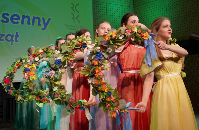 22 kwietnia 2023 r. w sali Centrum Kreatywnej Kultury przy Regionalnym Centrum Animacji Kultury w Zielonej Górze Lubuski Zespół Pieśni i Tańca im. Ludwika Figasa porwał publiczność taneczno-muzycznym widowiskiem „Koncert Wiosenny”