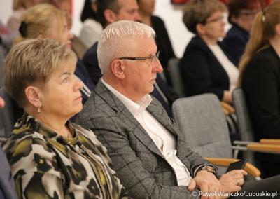 Uczestnicy Lubuskiego Forum Zdrowia w Muzeum Ziemi Lubuskiej w Zielonej Górze: radna wojewódzka Anna Chinalska oraz Senator RP Wadim Tyszkiewicz