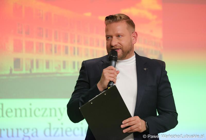 Lubuskie Forum Zdrowia prowadził dziennikarz Bartek Jędrzejak