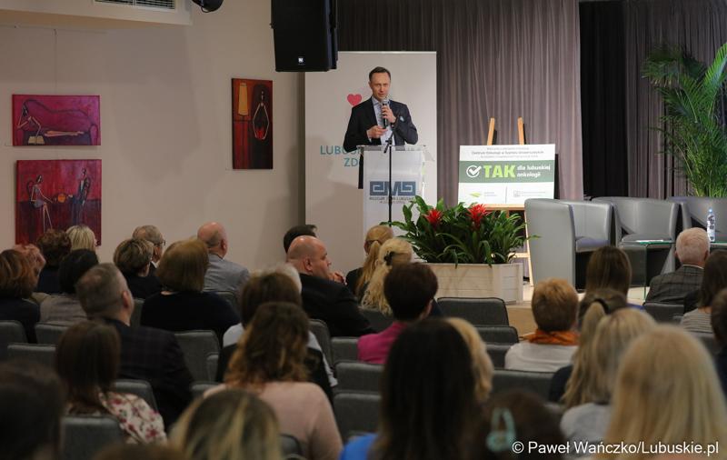 Wykład inaugurujący Lubuskie Forum Zdrowia poprowadził prof. Marcin Polok, kierownik Klinicznego Oddziału Chirurgii i Urologii Dziecięcej w Centrum Zdrowia Matki i Dziecka.